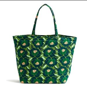 Vera Bradley Essential Grand Tote Bag in Lotus English Ivy Floral Green